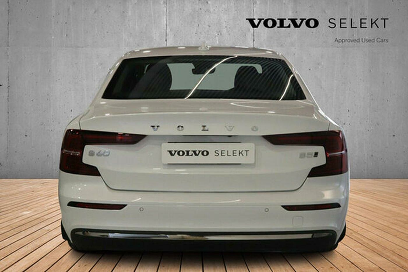 Volvo  S60 Ultimate, B5 AWD mild hybrid, Petrol, Bright