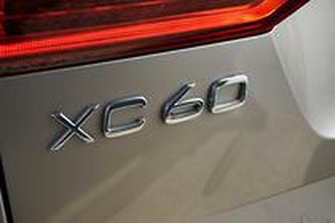 Volvo  XC60 Ultimate, B6 AWD mild hybrid, Petrol, Dark