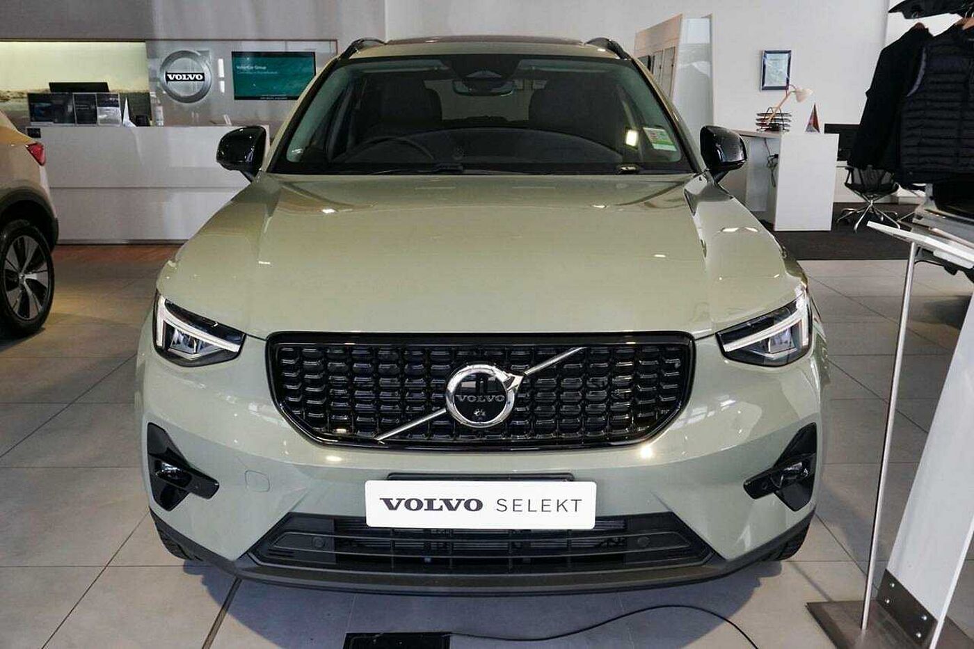 Volvo  XC40 Ultimate, B5 Mild Hybrid, Petrol, Dark