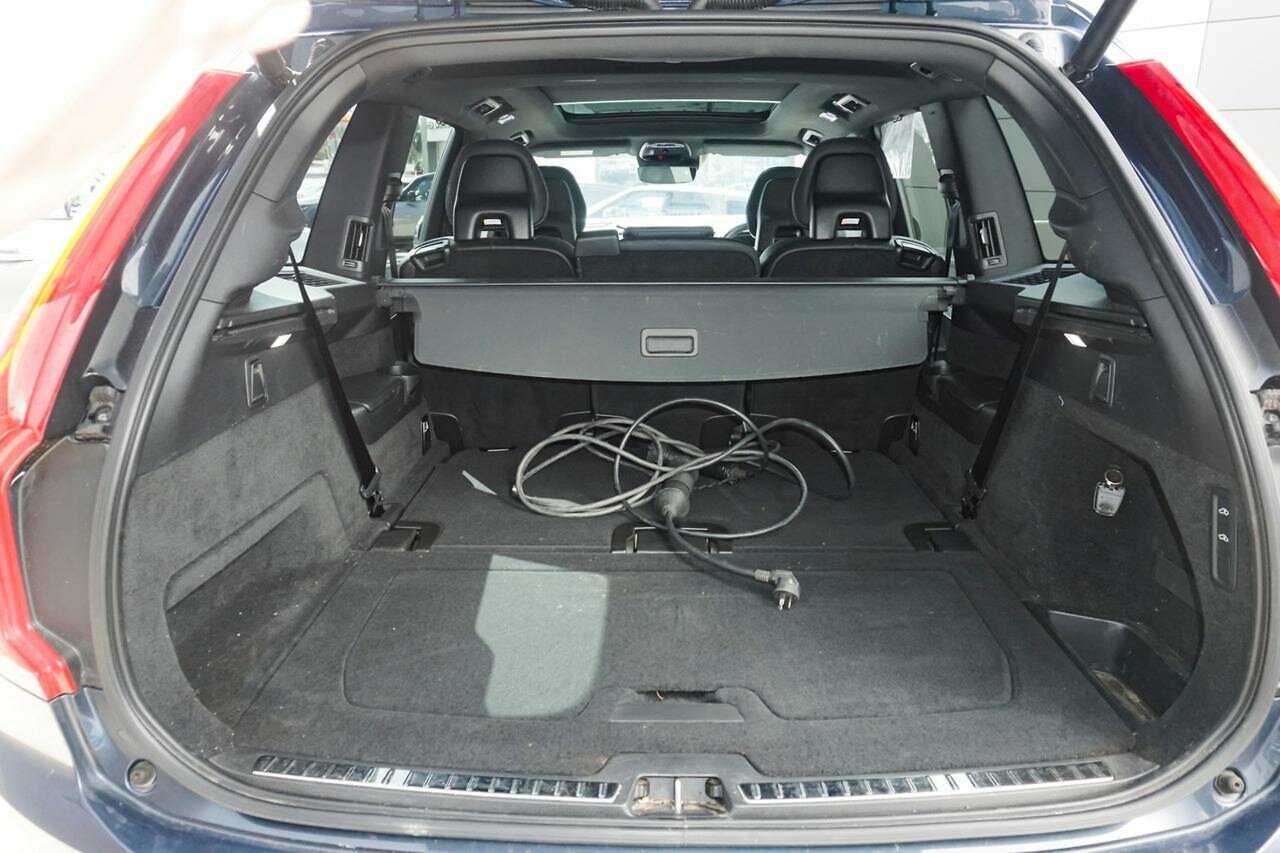 Volvo  XC90 Recharge R-Design, T8 AWD (235+65 kW), Seven individual seats