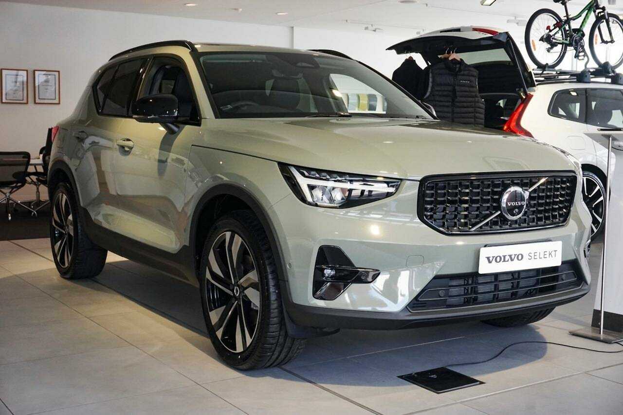 Volvo  XC40 Ultimate, B5 Mild Hybrid, Petrol, Dark