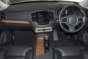 Volvo  XC90 Momentum, B5 AWD mild hybrid, 7 Seats